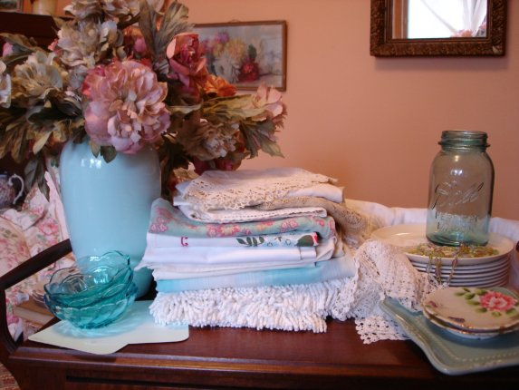 Aqua decor | Vintage Floral Cottage