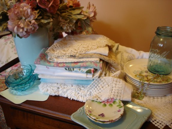 Aqua decor | Vintage Floral Cottage