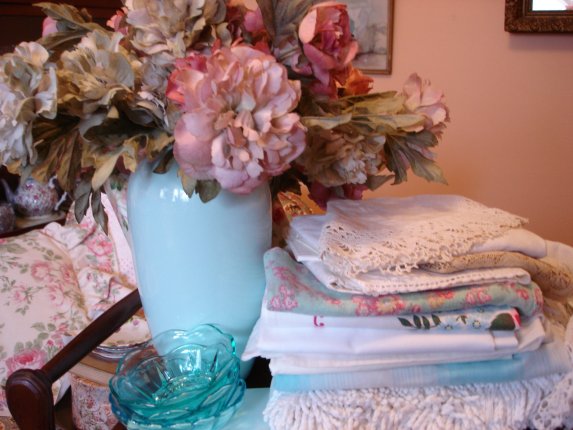 Aqua decor | Vintage Floral Cottage