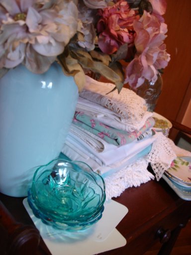 Aqua decor | Vintage Floral Cottage