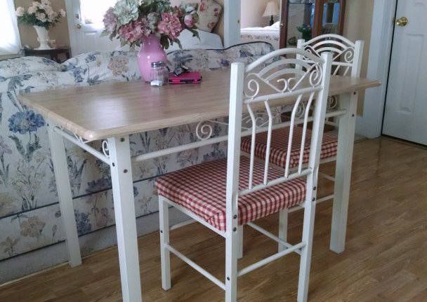 Dining table curb find | Vintage Floral Cottage