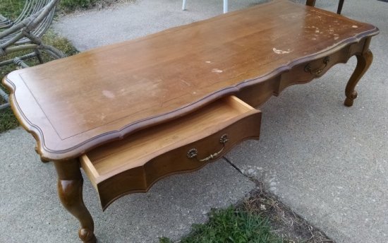 Curb find coffee table | VFC Style