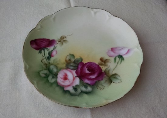 Old lady cabinet plates | Vintage Floral Cottage