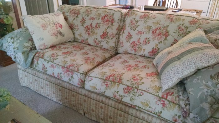 New couch | Vintage Floral Cottage