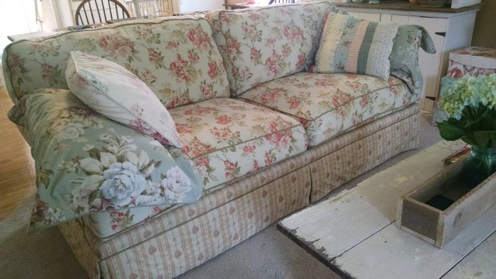 New couch | Vintage Floral Cottage