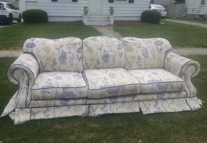 Old couch on curb | Vintage Floral Cottage