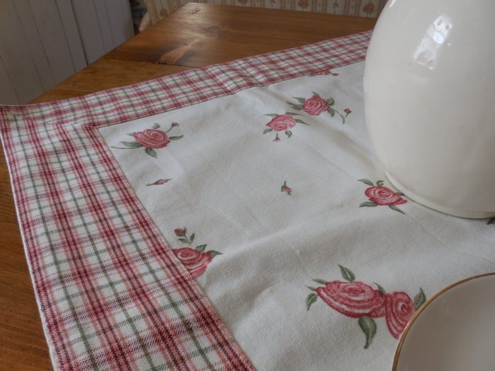 Faded Summer Table - Roses | Vintage Floral Cottage