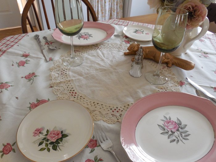 Faded Summer Table - Roses | Vintage Floral Cottage