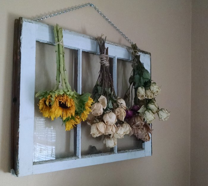 Wilting sunflowers | Vintage Floral Cottage