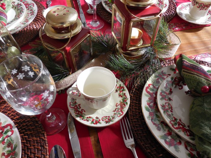 Christmas Ribbon Table | Vintage Floral Cottage