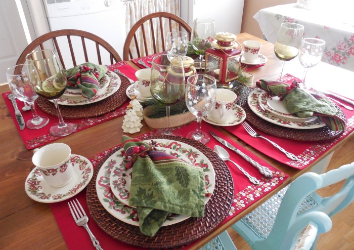 Christmas Ribbon Table | Vintage Floral Cottage