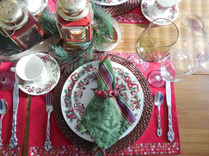 Christmas Ribbon Table | Vintage Floral Cottage