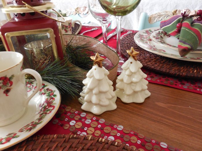 Christmas Ribbon Table | Vintage Floral Cottage