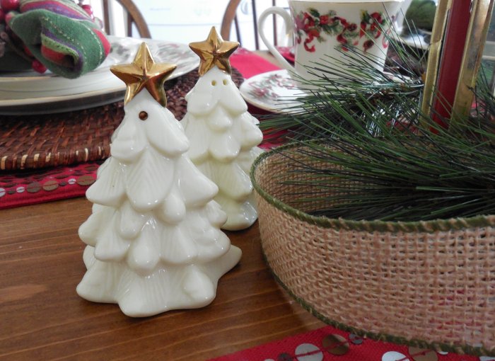 Christmas Ribbon Table | Vintage Floral Cottage