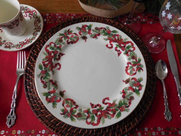 Christmas Ribbon Table | Vintage Floral Cottage