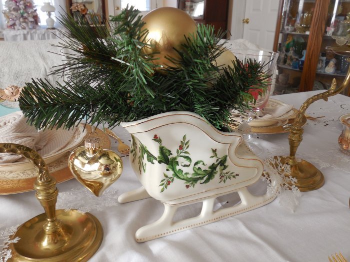 Golden Christmas table | Vintage Floral Cottage