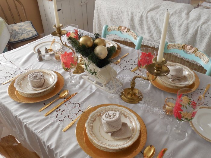 Golden Christmas Tablescape | Vintage Floral Cottage