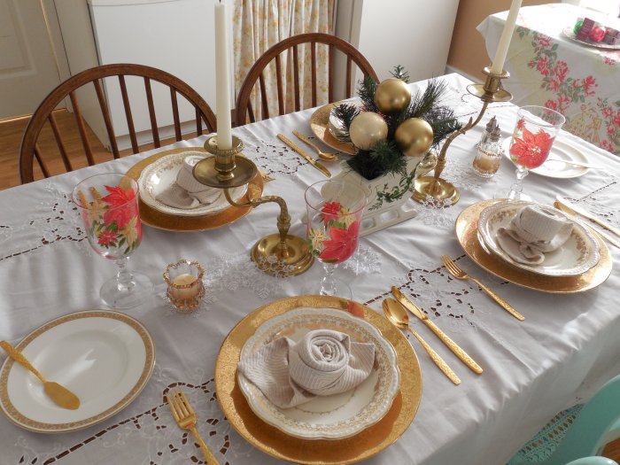 Golden Christmas Tablescape | Vintage Floral Cottage