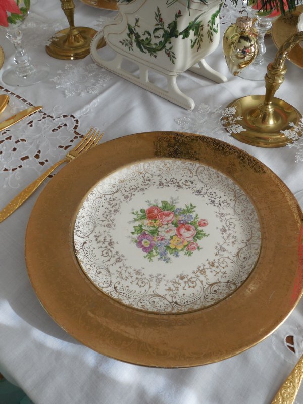 Golden Christmas Tablescape | Vintage Floral Cottage