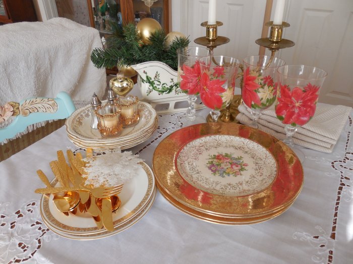 Golden Christmas table | Vintage Floral Cottage