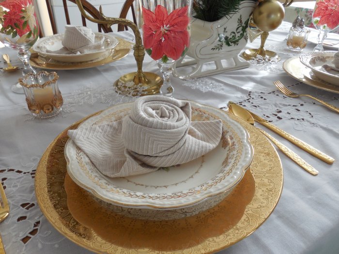 Golden Christmas Tablescape | Vintage Floral Cottage