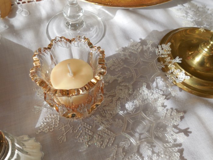 Golden Christmas table | Vintage Floral Cottage