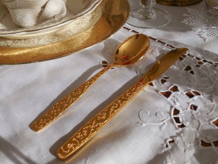 Golden Christmas Tablescape | Vintage Floral Cottage