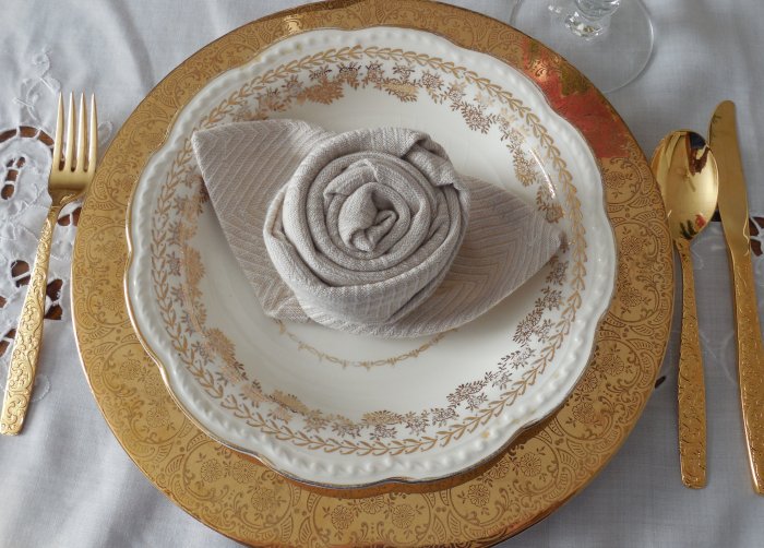 Golden Christmas Tablescape | Vintage Floral Cottage