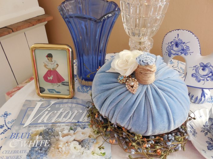 Blue and white vignette | Vintage Floral Cottage