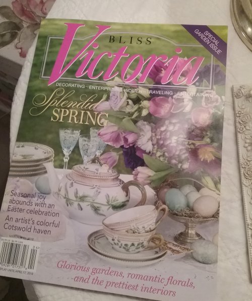 Victoria Magazine Spring | Vintage Floral Cottage