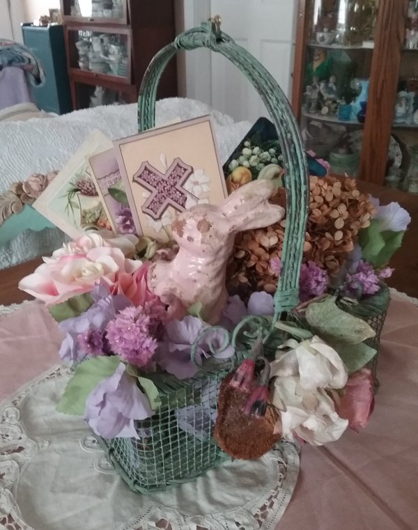 Vintage Easter Basket | Vintage Floral Cottage