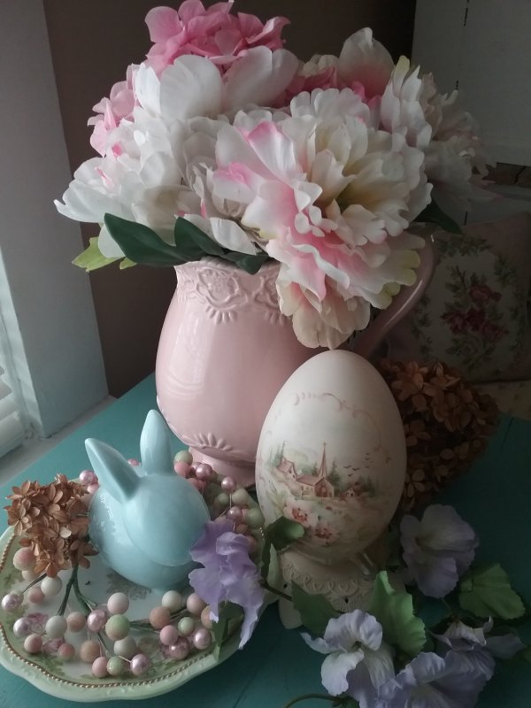 Painted egg vignette | Vintage Floral Cottage