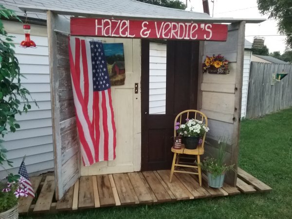 Old doors & pallet to garden structure | Vintage Floral Cottage