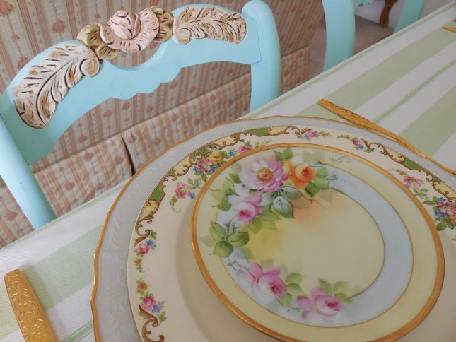 Vintage dinnerware summer garden table | Vintage Floral Cottage