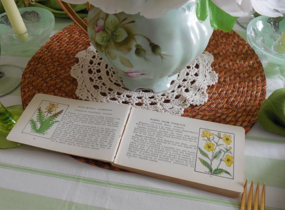 Vintage dinnerware summer table | Vintage Floral Cottage