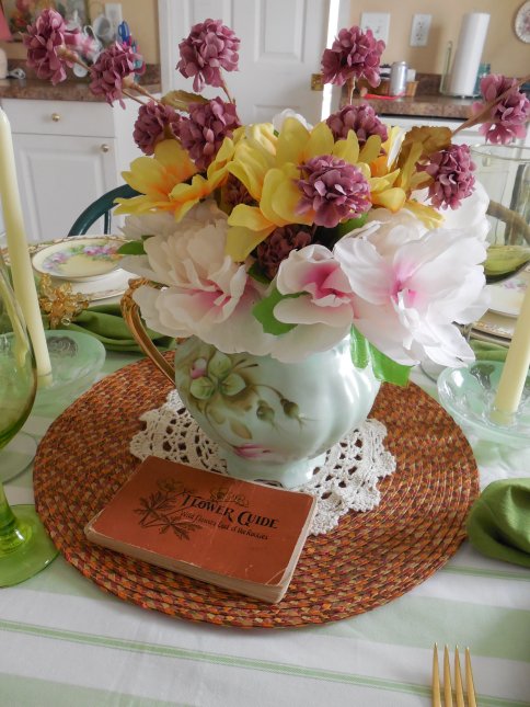 Vintage dinnerware summer table | Vintage Floral Cottage