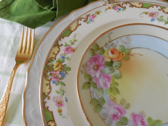 Vintage Dinnerware summer tablescape | Vintage Floral Cottage