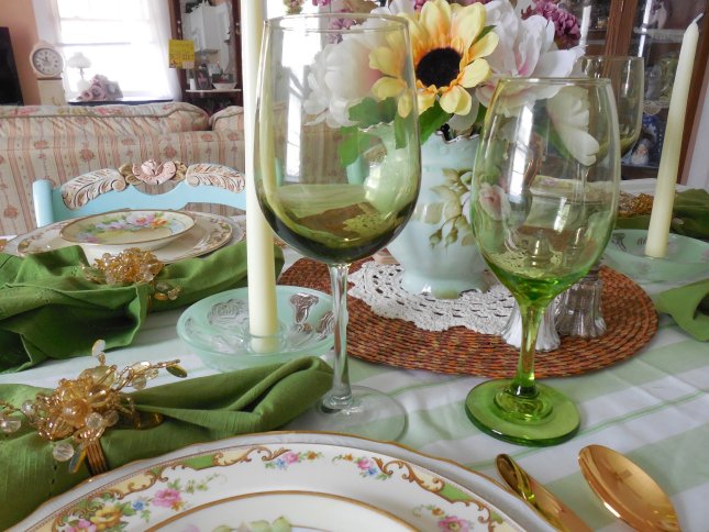 Vintage dinnerware summer garden table | Vintage Floral Cottage