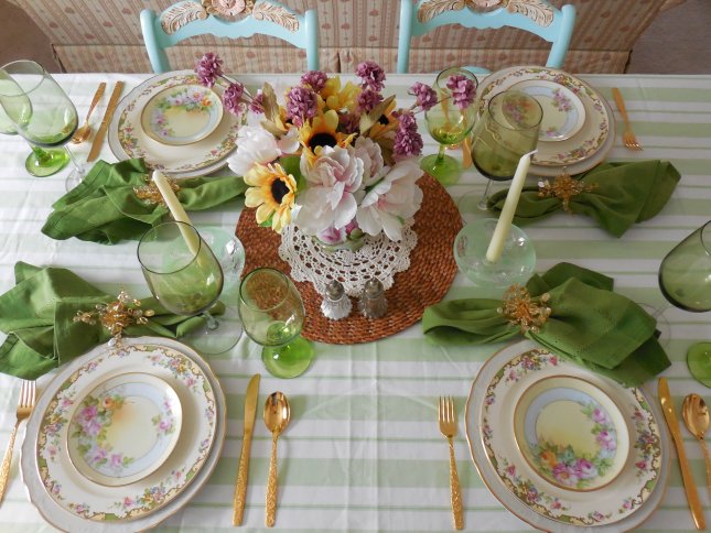 Vintage dinnerware summer garden table | Vintage Floral Cottage