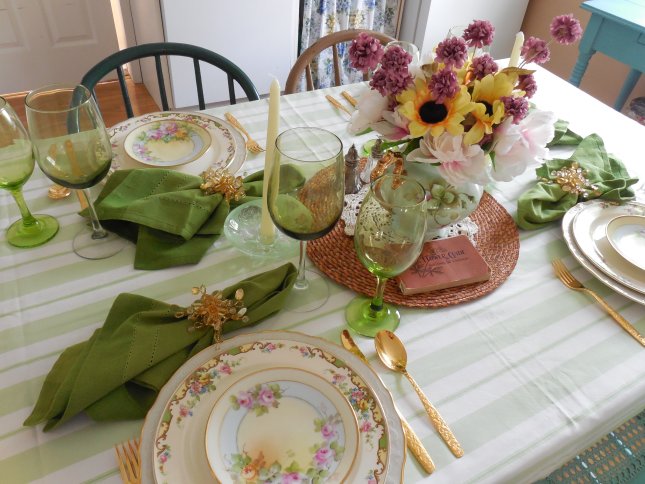 Vintage dinnerware summer table | Vintage Floral Cottage