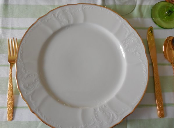 Vintage Dinnerware summer tablescape | Vintage Floral Cottage