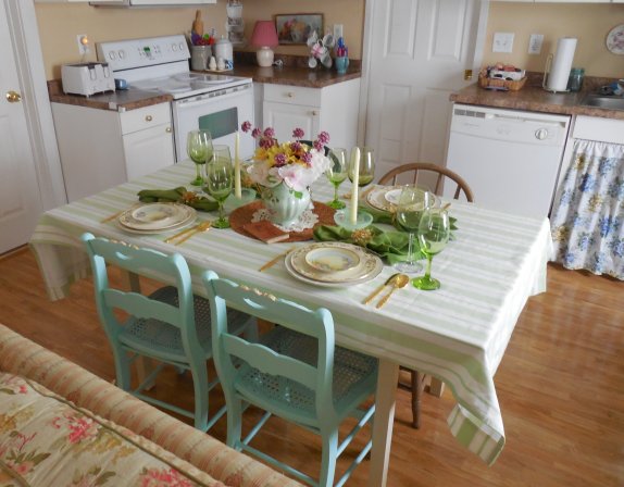 Vintage dinnerware summer garden table | Vintage Floral Cottage