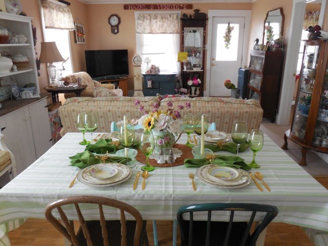 Vintage dinnerware summer garden table | Vintage Floral Cottage