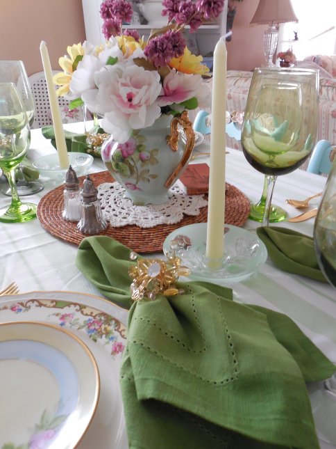 Vintage dinnerware summer garden table | Vintage Floral Cottage