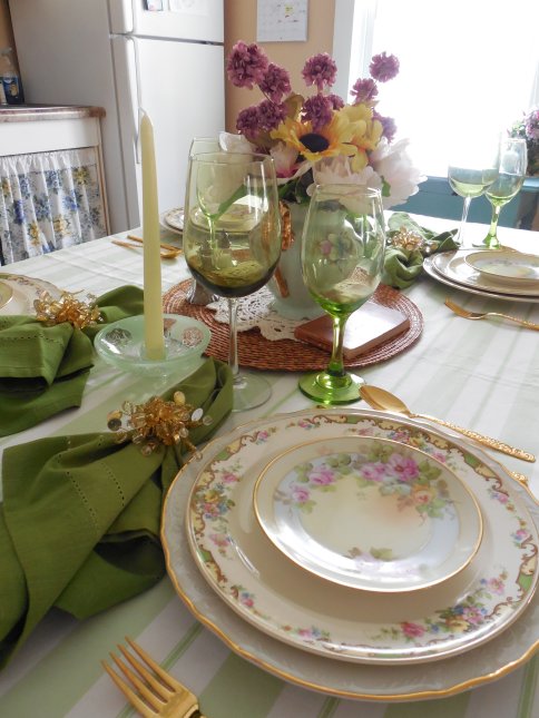 Vintage dinnerware summer garden table | Vintage Floral Cottage