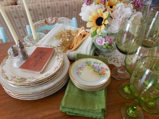 Vintage dinnerware summer garden table | Vintage Floral Cottage