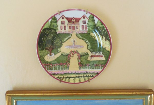 Plate with manor house | Vintage Floral Cottage