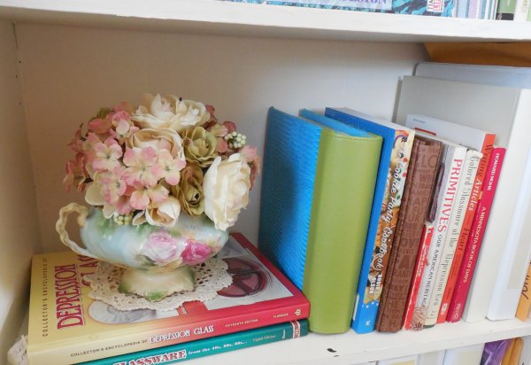 Bookshelf design | Vintage Floral Cottage