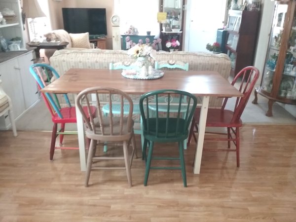 Small house dining space | Vintage Floral Cottage