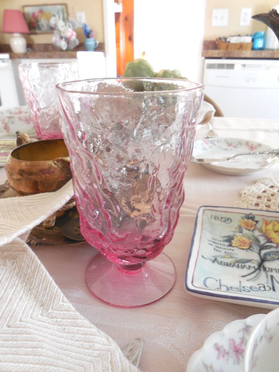 Faded Summer Early Fall Tablescape using antique Limoges china #fadedsummer #earlyfalltablescape #earlyfalldecorating #fadedfloraltable #tablescaping #prettytableideas